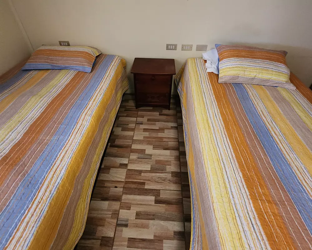 Hostal Happy Happy_portada